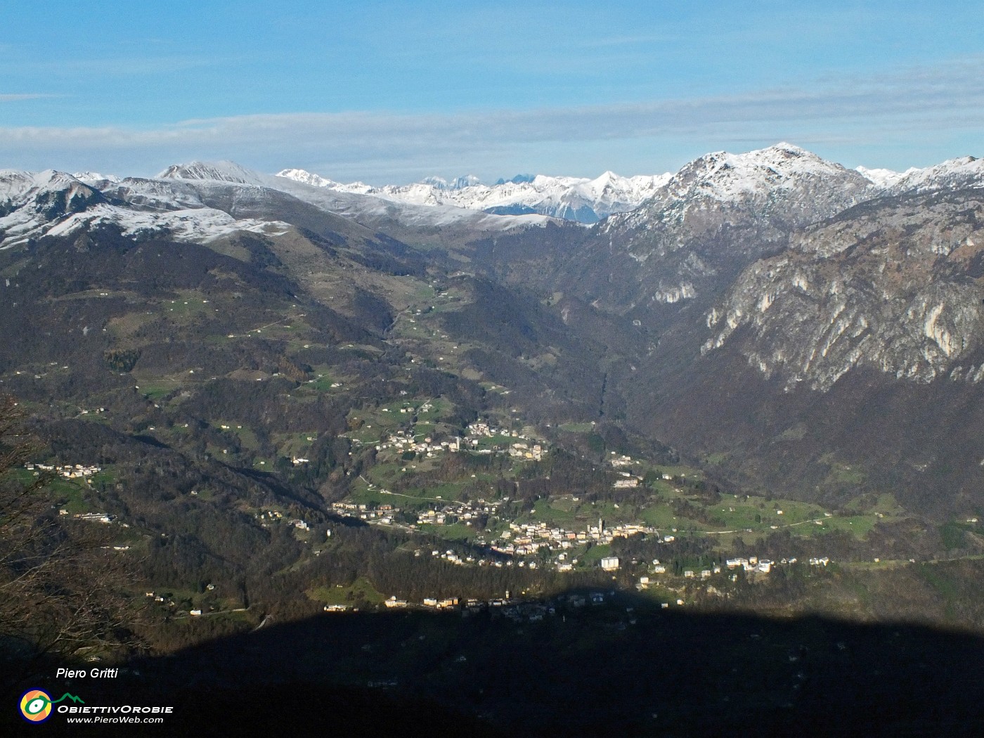 71 Scendendo verso i Tre Faggi, vista sulla Val Taleggio.JPG